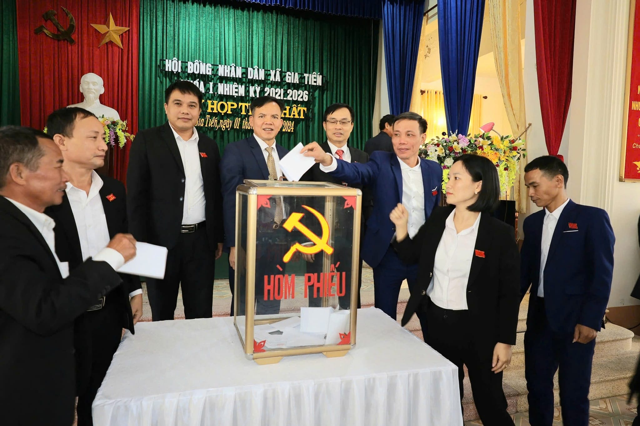 HĐND Gia Tiến 4.jpg