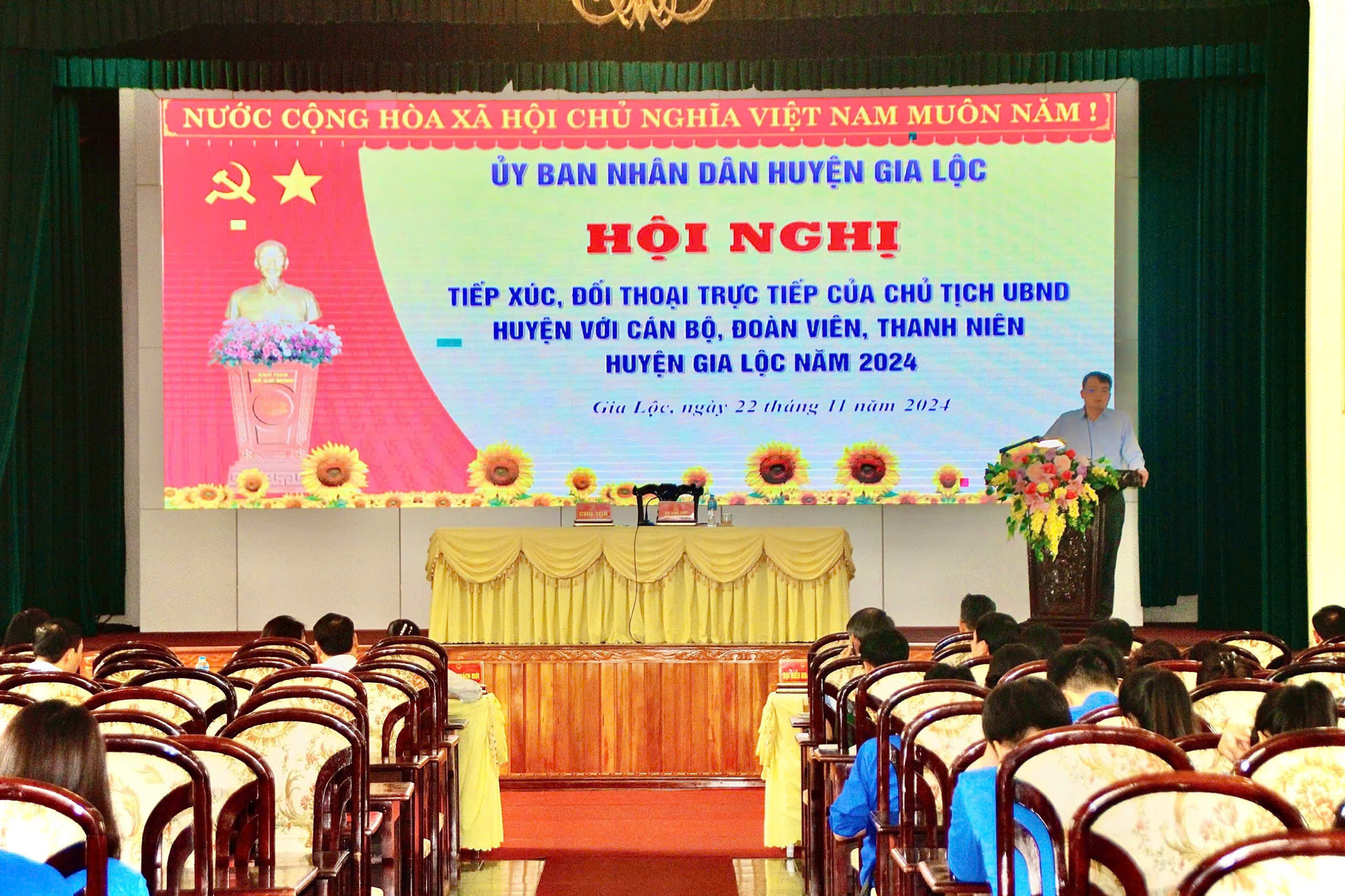 Tiếp xúc đối thoại thanh niên 2.jpg