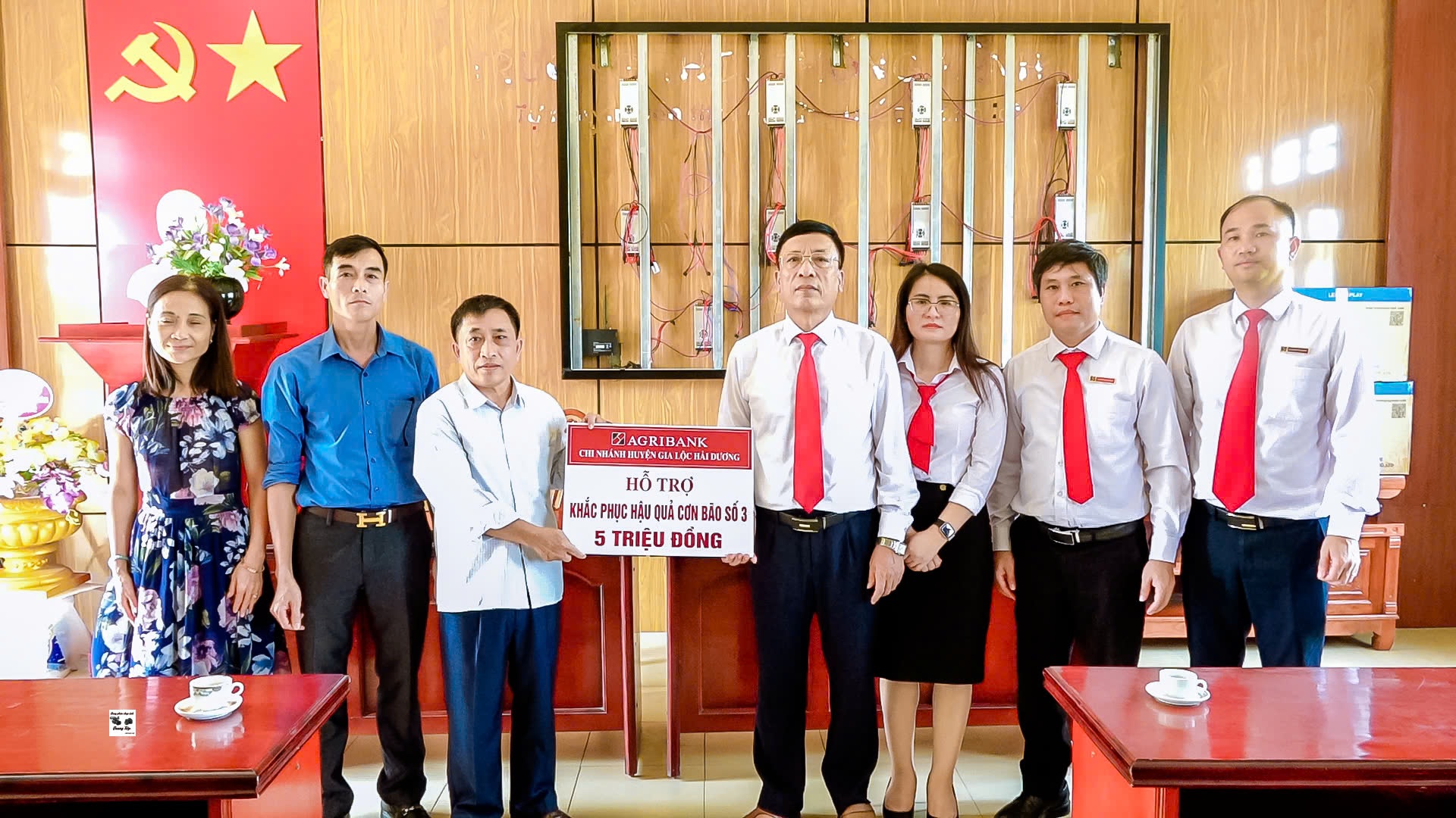 NH Nong nghiep trao qua 3.jpg
