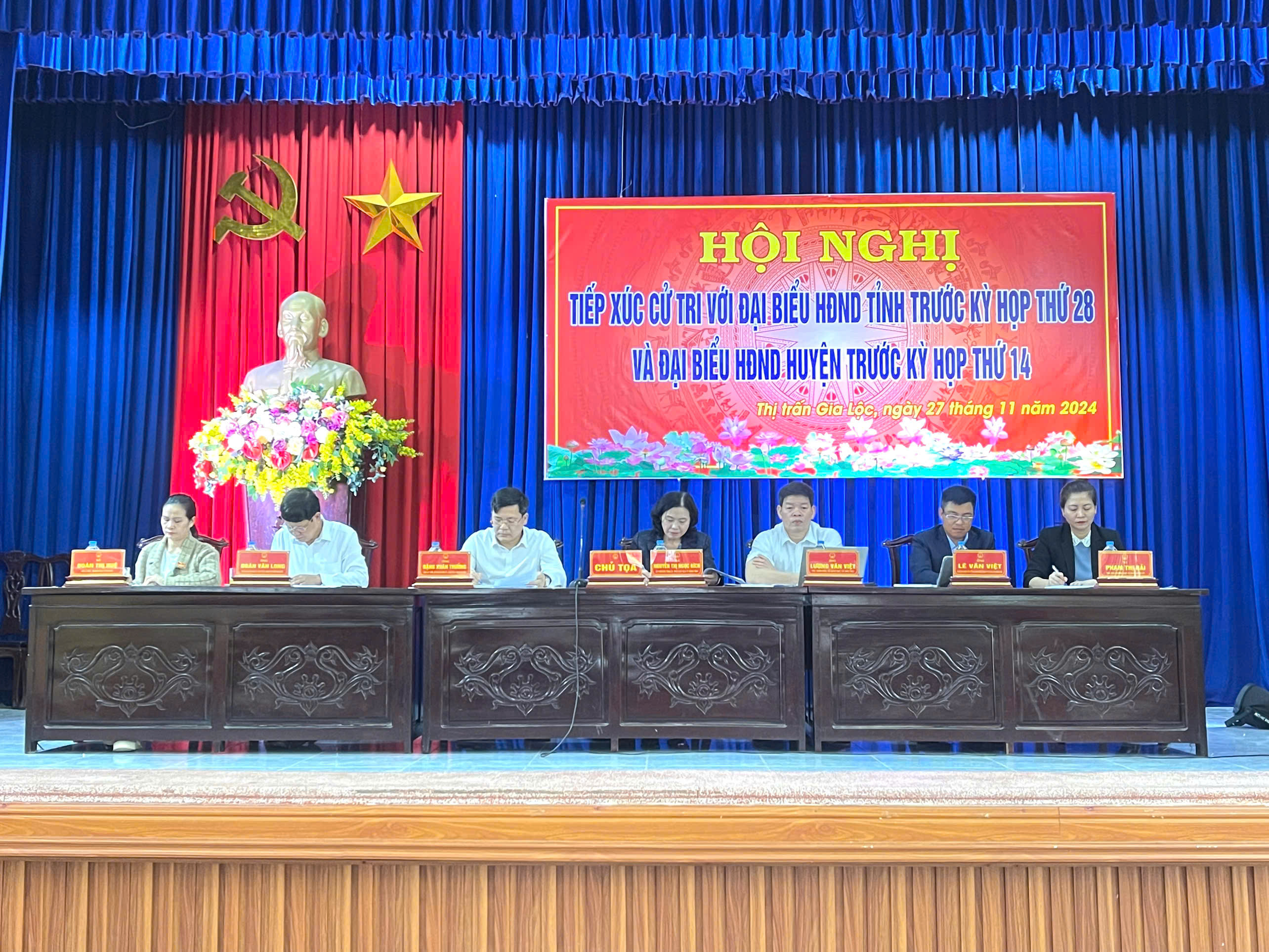 Tiếp xúc cử tri.jpg
