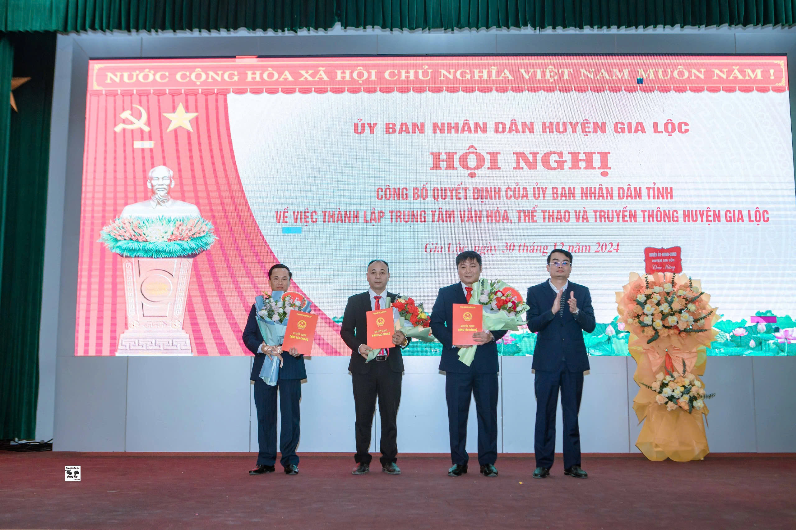 Thành lập TTVHTTTT4.jpg